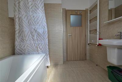 Apartament cu 2 camere semidecomandat, mobilat în Tractorul - 22