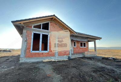 Casă cu 4 camere cu Teren 500 Mp în Șura Mică