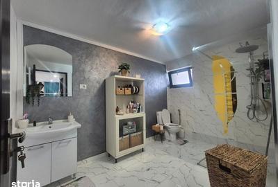 Casă cu 5 camere cu Teren 1800 Mp în Dănești - 10
