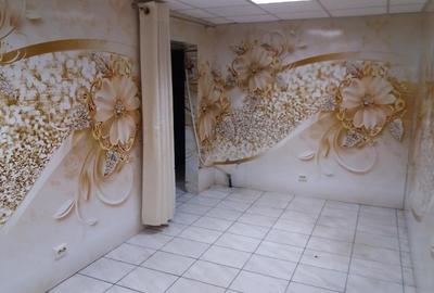 Spațiu comercial, de 60 mp, în Central - 4