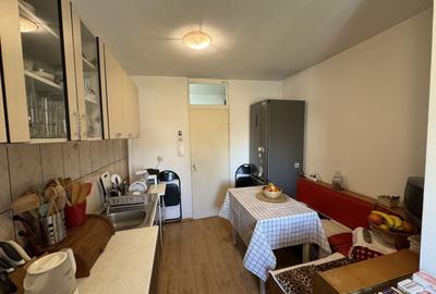 Apartament cu 3 camere decomandat, mobilat în Florilor - 9