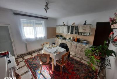 Casă cu 2 camere decomandat cu Teren 250 Mp în Central