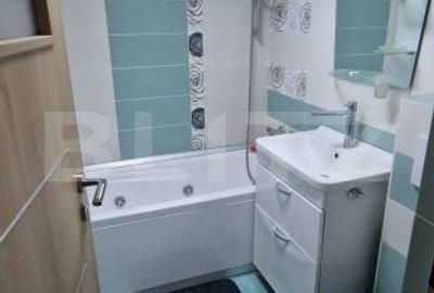 Apartament cu 3 camere decomandat în Micro 1