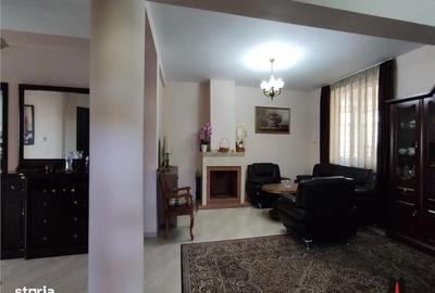 Casă cu 4 camere cu Teren 810 Mp în Central