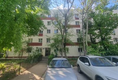Apartament cu 3 camere semidecomandat, mobilat în P-ța Reșița