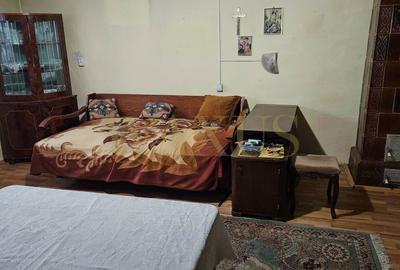 Casă cu 4 camere cu Canalizare în Central - 3