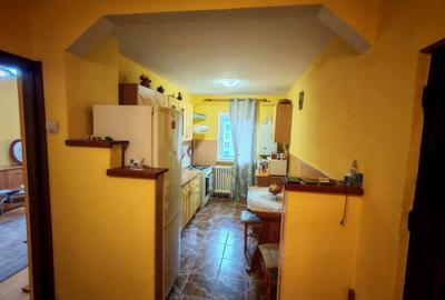 Apartament cu 3 camere decomandat în Crinț - 1