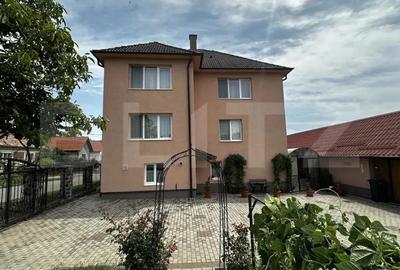 Casă cu 5 camere cu Teren 1000 Mp în Central - 3