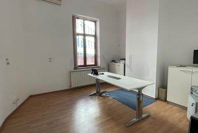 Casă individuală cu 16 camere cu Canalizare în P-ța Romană - 3