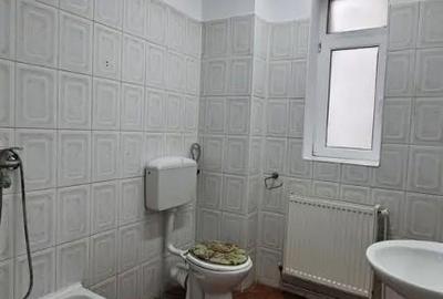 Spațiu comercial, de 250 mp, în Central - 9