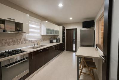 Casă individuală cu 6 camere cu Canalizare în Central - 6