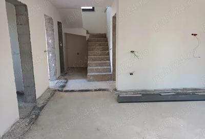 Casă cu 5 camere în Central