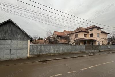 Casă cu 5 camere cu Teren 430 Mp în Central - 1