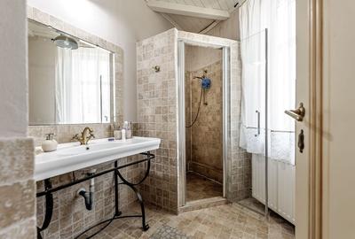 Visezi la o proprietate unică, plină de istorie și farmec? - 9