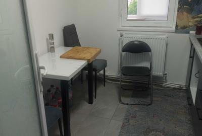 Apartament cu 3 camere decomandat în Găești - 4