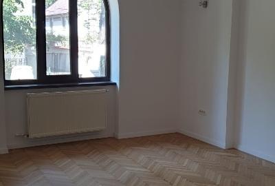 Casă individuală cu 10 camere cu Canalizare în Dorobanți - 6