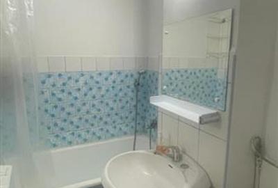 Dristor, garsoniera luminoasa in bloc mixt - 7