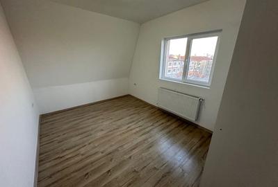 Apartament cu 3 camere decomandat în Aradului - 12