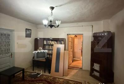 Casă cu 3 camere cu Teren 2745 Mp în Central - 2