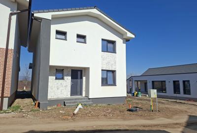 Casă cu 4 camere în Cetate - 1