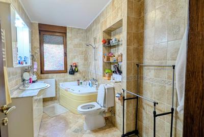 Izbiceni-Coralilor-Damaroaia,eleganta si robusta,cu garaj,curte intima,vegetatie - 18