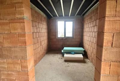 Casă cu 3 camere cu Teren 450 Mp în Satu Nou de Jos - 1