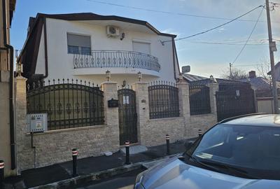 Casă cu 6 camere cu Canalizare în Colentina