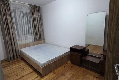 Apartament cu 3 camere semidecomandat în Micro 1 - 2