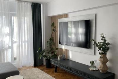 Apartament cu 3 camere decomandat, mobilat în Victoriei