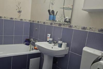Apartament cu 4 camere semidecomandat în Olteniței