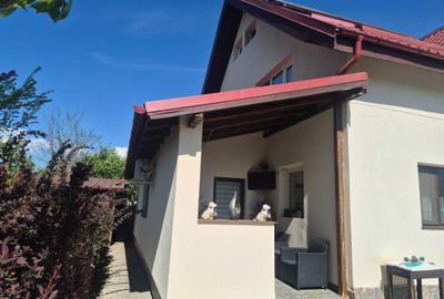 Casă cu 4 camere în Central - 1