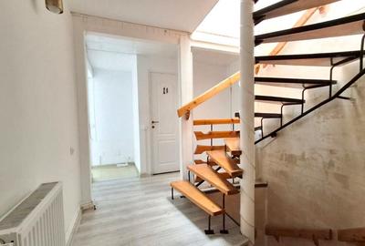 Casă cu 7 camere cu Canalizare în P-ța Unirii - 4