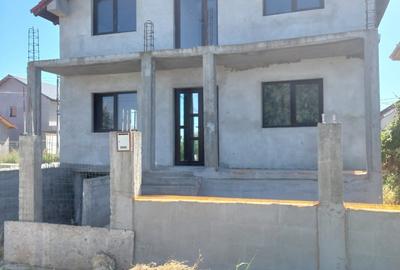 Casă individuală cu 5 camere cu Canalizare în Lumina - 1