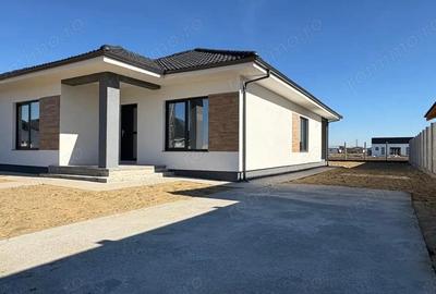 Casă cu 4 camere cu Teren 553 Mp în Sântandrei