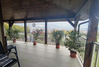 Casa cu 3 camere in suprafa?a de 122 mp ?i un teren de 5 - 4