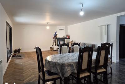 Casă cu 5 camere cu Teren 2867 Mp în Păunești - 1