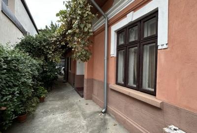 Casa cu 5 camere + curte proprie –  la 3 minute de metrou Piata Muncii - 1