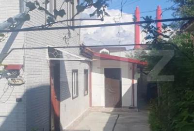 Casă cu 5 camere cu Teren 750 Mp în Central