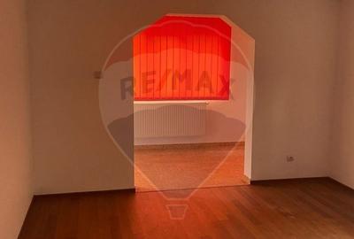 Casa / Vila cu 6 camere de vanzare Leontinesti - Bacau - 3