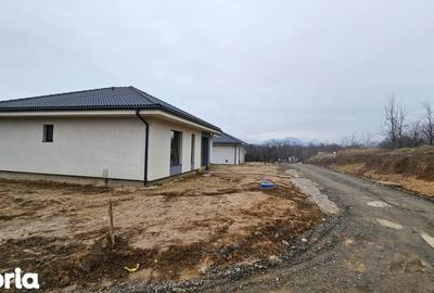 Casă cu 4 camere cu Teren 530 Mp în Groși - 3