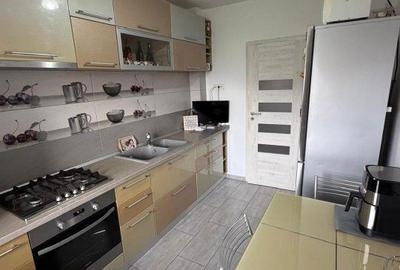 Apartament cu 3 camere decomandat în Văcăresti - 4
