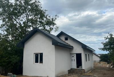 Casa de 3 camere | Lumina | PREDARE LA CHEIE - 1