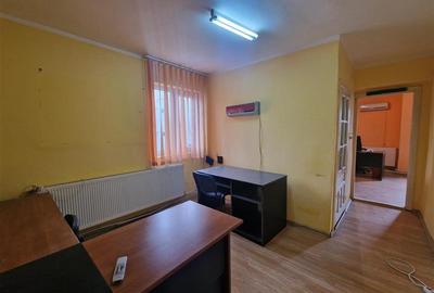 Spațiu comercial, de 75 mp, în Central - 3