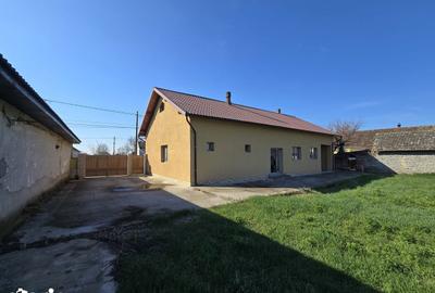 Casă cu 7 camere cu Teren 1775 Mp în Zădăreni - 2