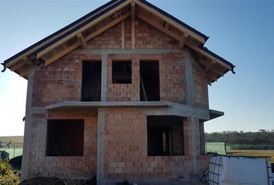 Casa  pe 2 nivele ,la 15 minute de Brasov, DJ 112A,  finalizata la cheie - 6