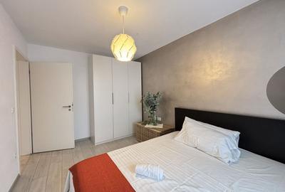 Apartament cu 2 camere decomandat, mobilat în Tractorul - 4