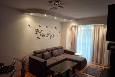 Apartament cu 3 camere decomandat, mobilat în Doamna Ghica