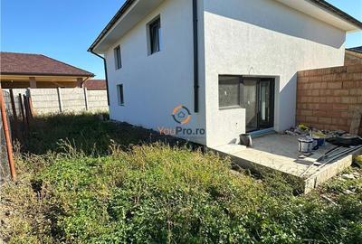 Casă cu 3 camere cu Teren 200 Mp în Central