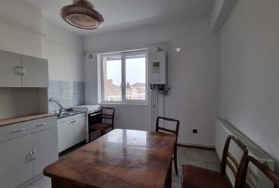 Garsonieră decomandată în Central - 8