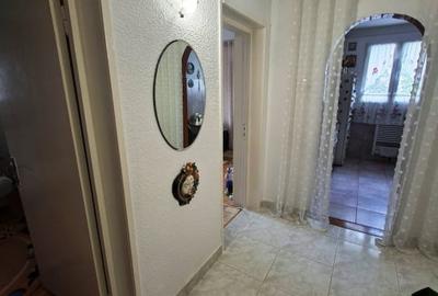 Apartament cu 3 camere semidecomandat în Titan - 4